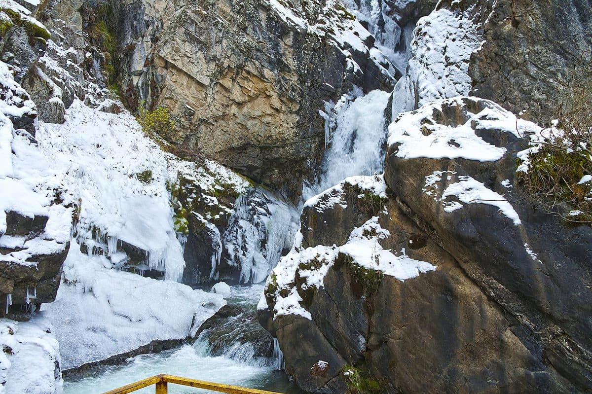 Кайракский водопад