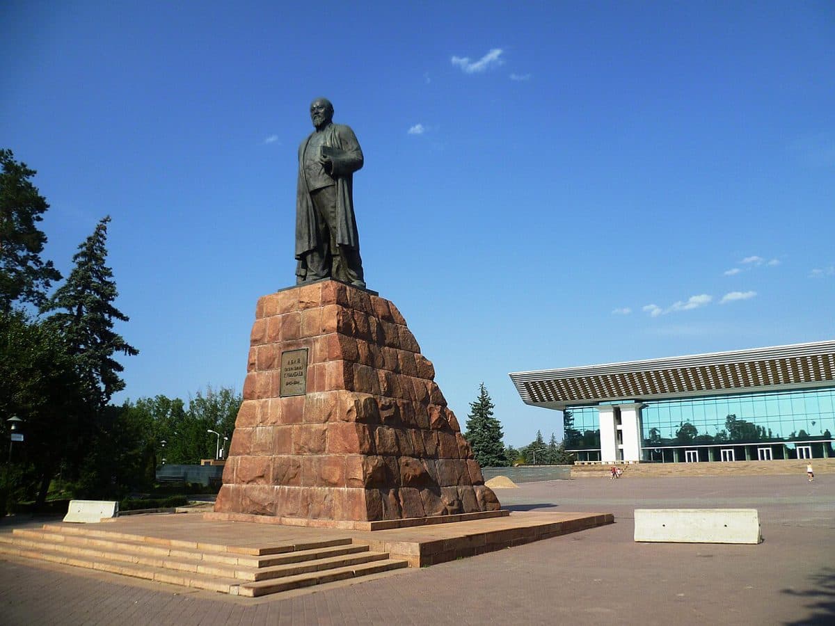 Памятник Абаю (Алма-Ата)